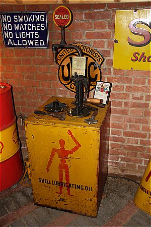 SHELL OIL CABINET - click to enlarge